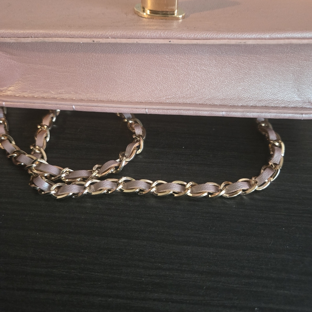 Bebe Jacari Crossbody Bag Iridescent Mauve Quilted Gold Chain⁸look - Picture 4 of 7